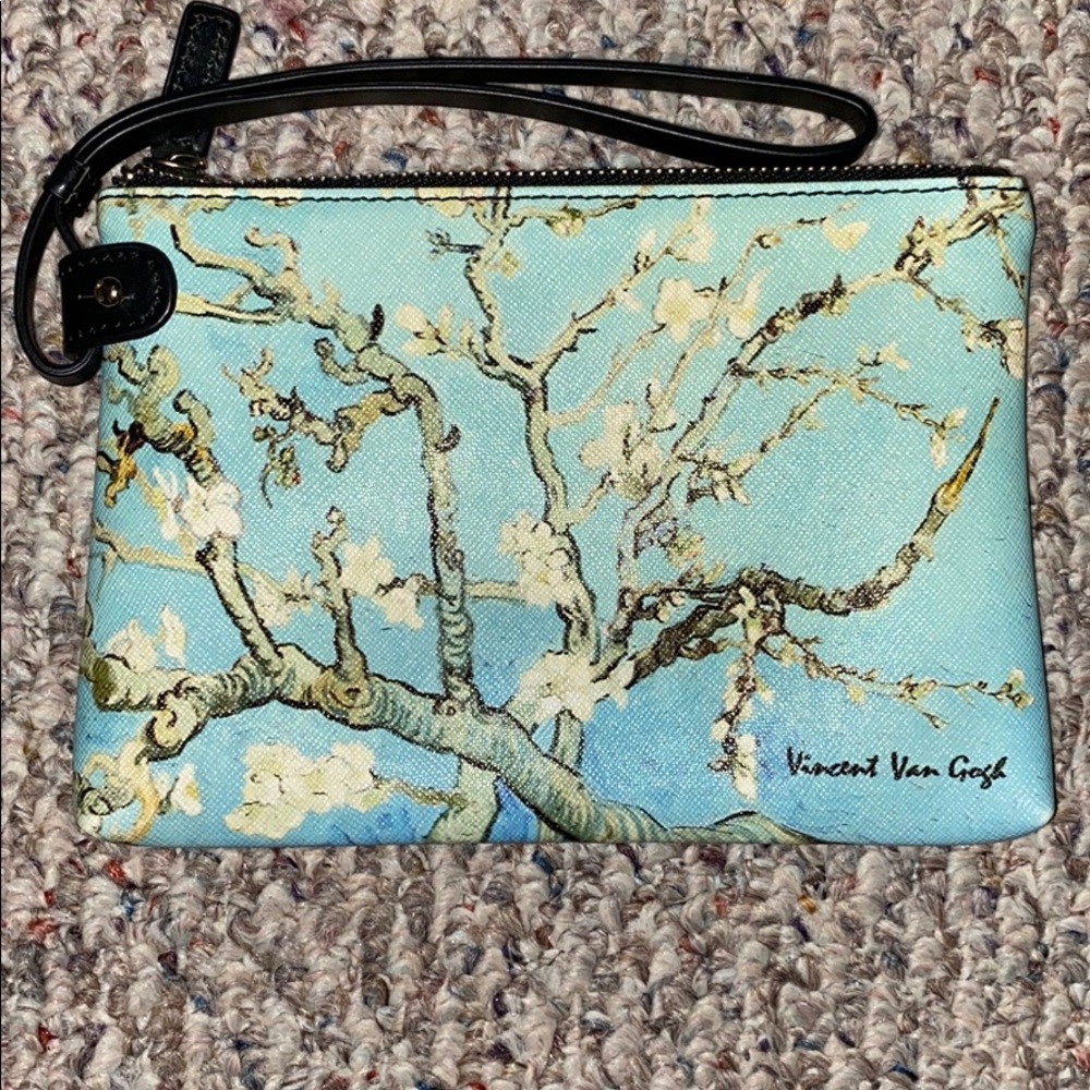 Small wristlet